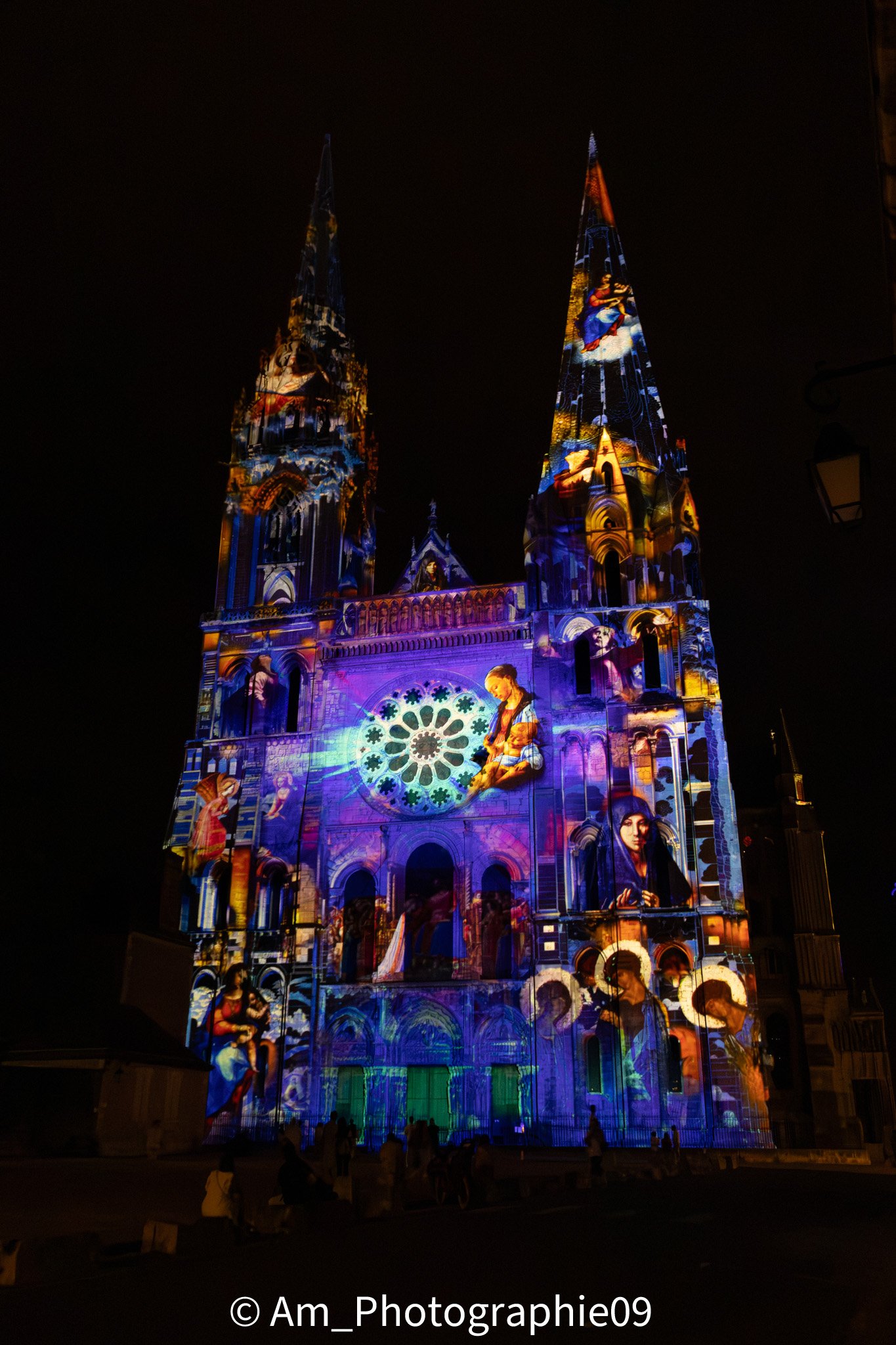 Chartres en lumières : la cathédrale sous projections