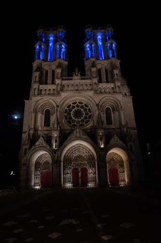 Cathédrale de Laon illuminée la nuit